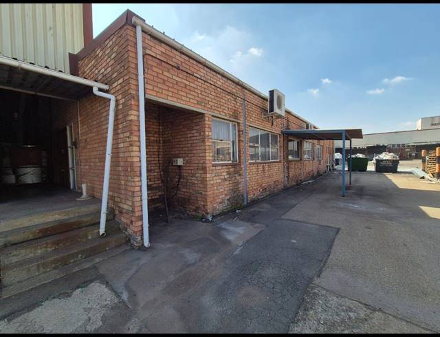 7,250M² INDUSTRIAL YARD TO LET IN ROODEKOP
